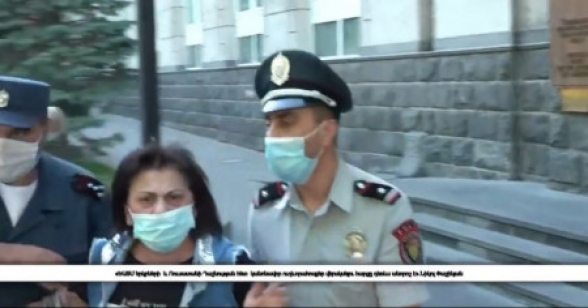 Ոստիկանները բերման ենթարկեցին վարչապետին դիմող քաղաքացուն